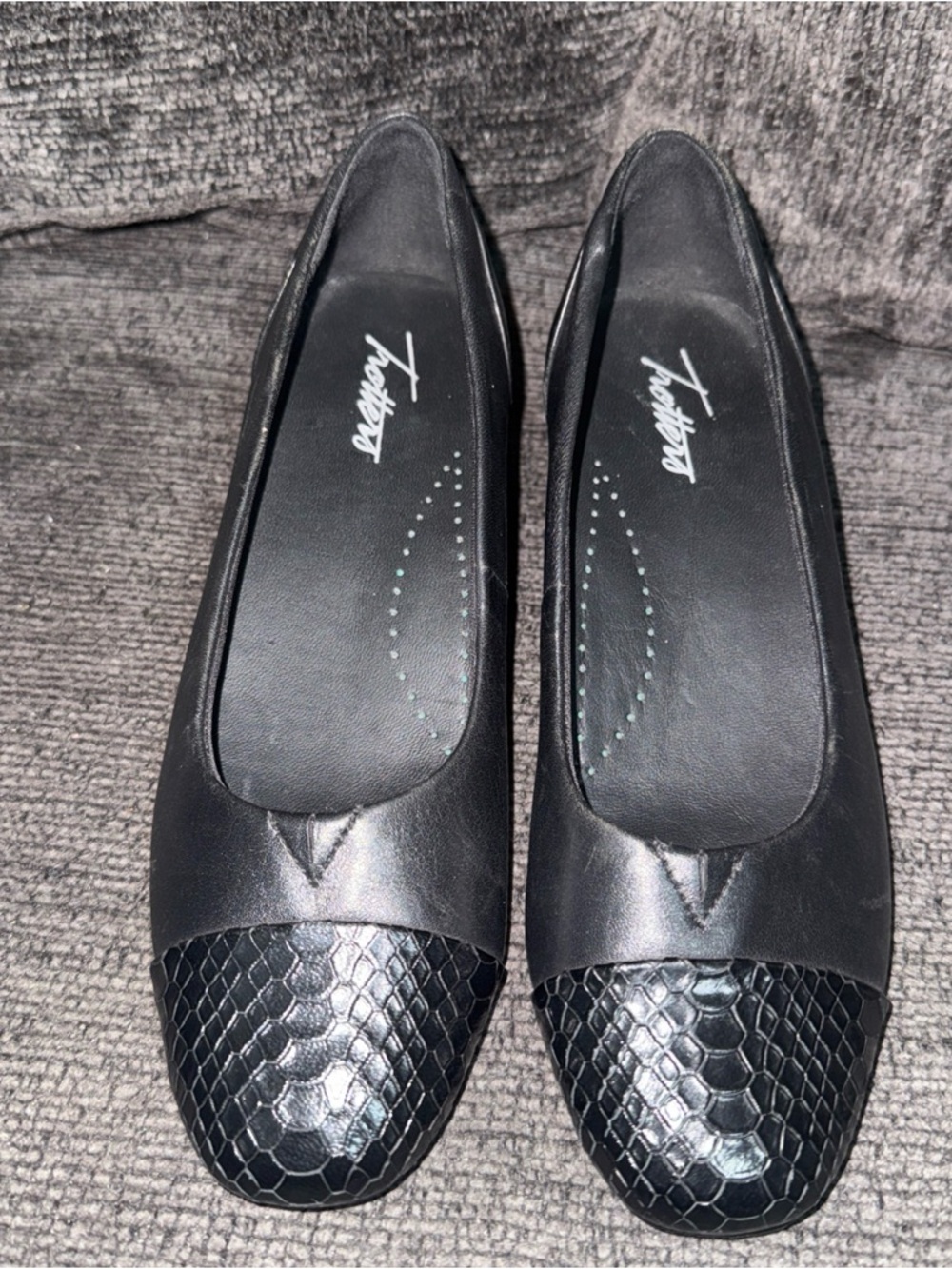 Trotters Women's Shoes Black Slip On Shoes 5 M Comfort Office Heels
